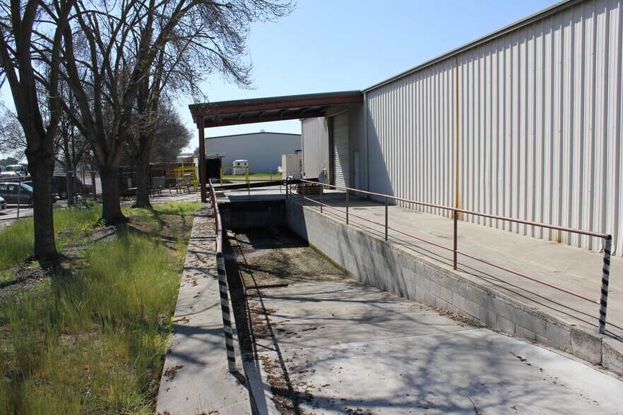 More Photos Of 250 Commerce Ave, Atwater Warehouse For Lease