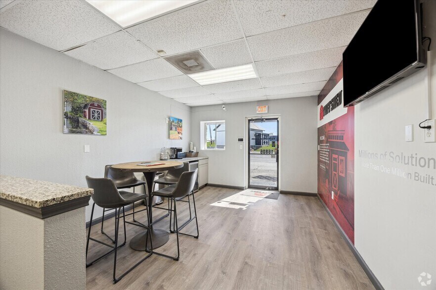 More Photos Of 16806 I-35 S, Buda Showroom For Lease