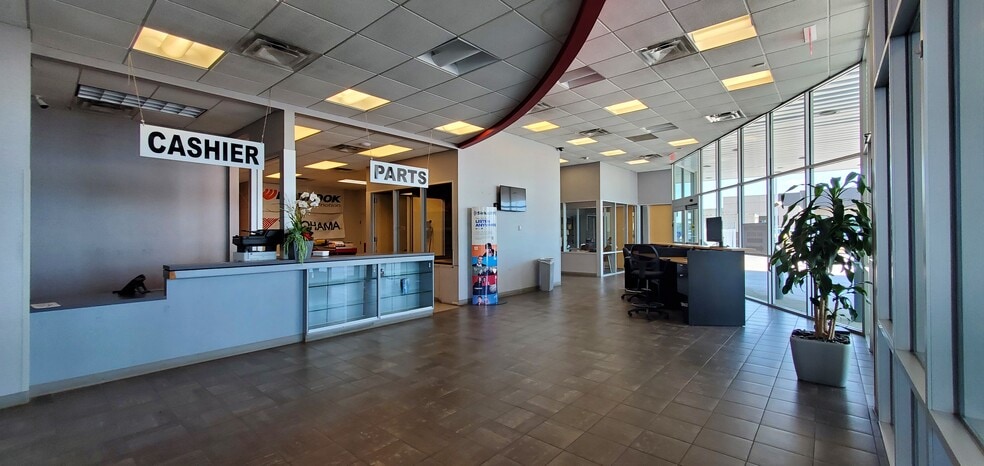 More Photos Of 4221 East Fwy, Baytown Auto Dealership For Sale