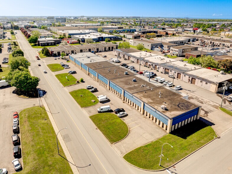 More Photos Of 2970-3090 Rue Brabant-Marineau, Montréal Warehouse For Lease