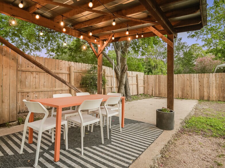 More Photos Of 2117 Shoalmont Dr, Austin Office Residential For Sale