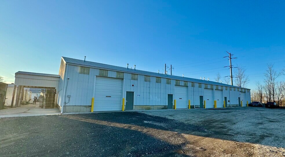 More Photos Of 43 Oak St, Bristol Warehouse For Lease