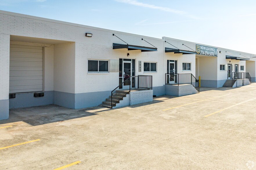 More Photos Of 2903-2919 Ladybird Ln, Dallas Unknown For Lease