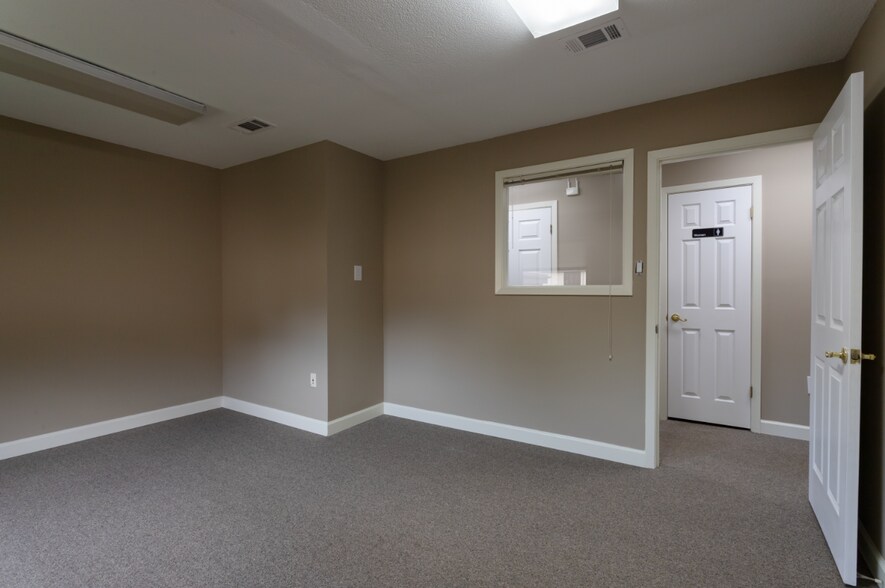 More Photos Of 2024 Arkansas Valley Dr, Little Rock Office For Sale