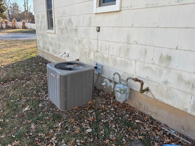 More Photos Of 239 Grand Ave, Waterloo Specialty For Sale