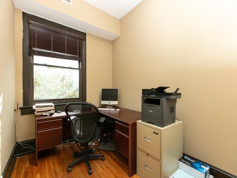 More Photos Of 317 N Main St, Hendersonville Storefront Retail Office For Sale