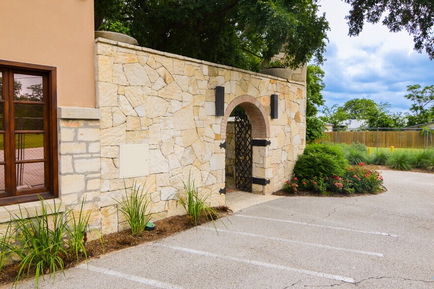 More Photos Of 302 S Main St, Boerne Land For Sale