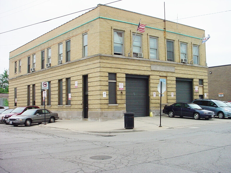 Primary Photo Of 4837 N Lipps Ave, Chicago Bar For Lease