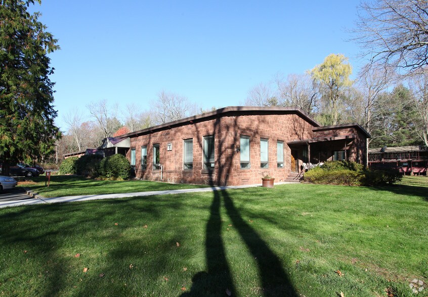 More Photos Of 21 Ensign Dr, Avon Unknown For Lease