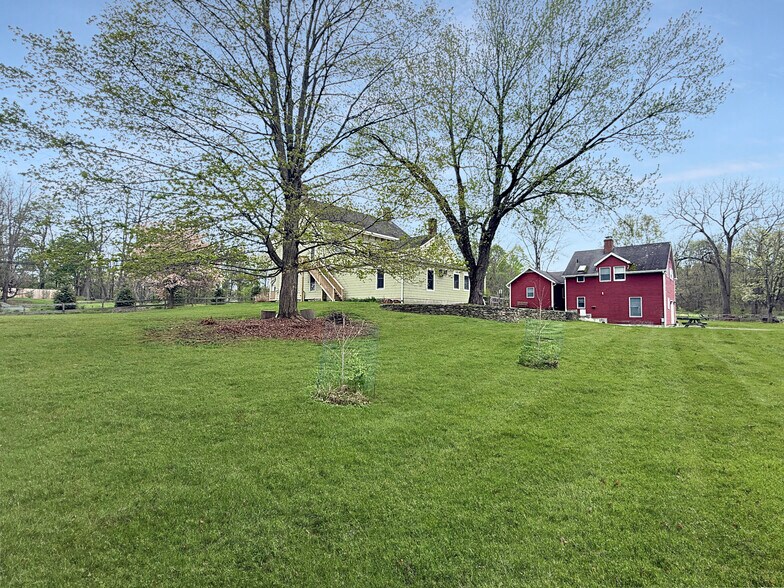 More Photos Of 2321-2325 NY-9D, Wappingers Falls Flex For Sale