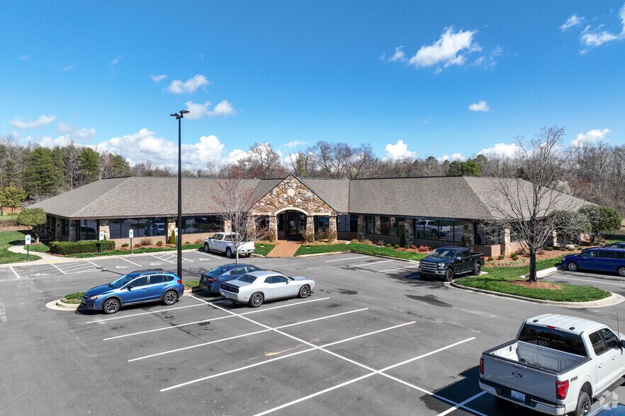 Primary Photo Of 4196 Mendenhall Oaks Pky, High Point Medical For Lease
