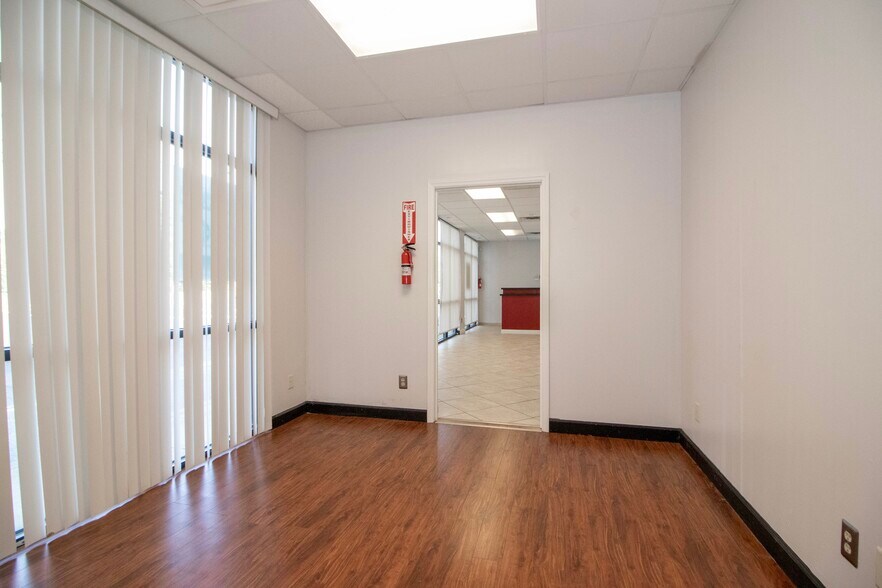 More Photos Of 285 N Main St, Troutman General Retail For Lease