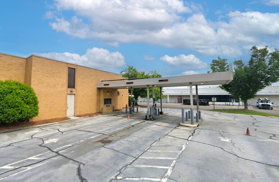 Primary Photo Of 8433 1st Ave, Leeds Bank For Lease