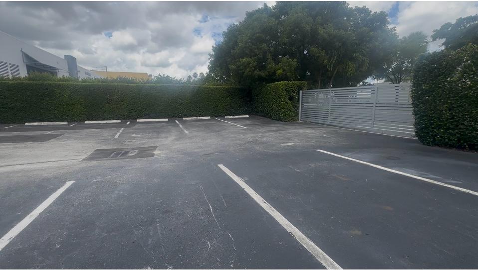 More Photos Of 8080-8100 NW 33rd St, Doral Warehouse For Lease