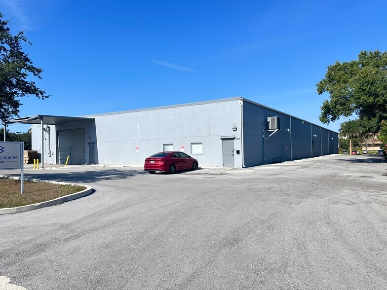 More Photos Of 700 Magnolia Dr, Clearwater Warehouse For Lease