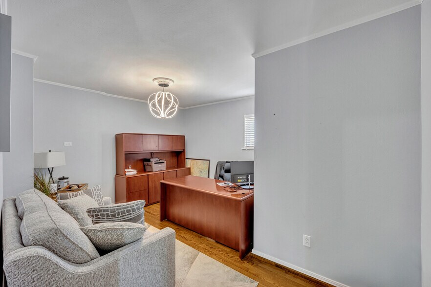 More Photos Of 1500 W Abram St, Arlington Medical For Lease