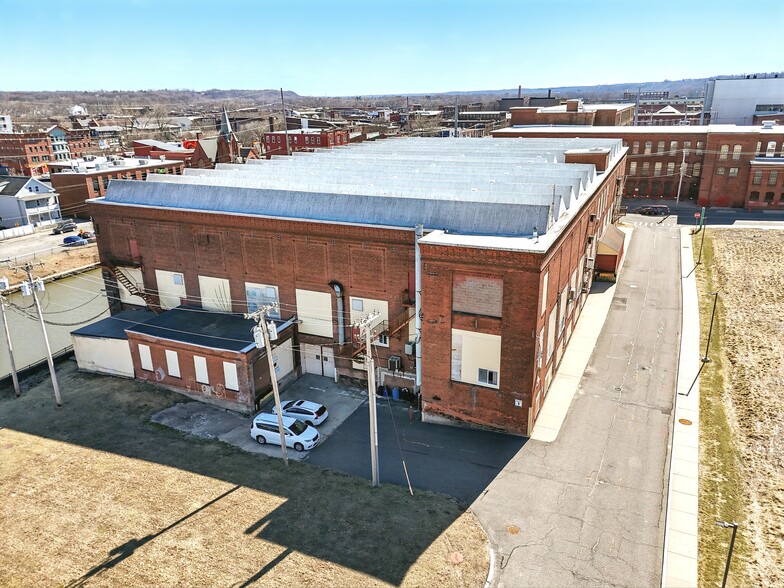 More Photos Of 1 Bigelow St, Holyoke Warehouse For Sale