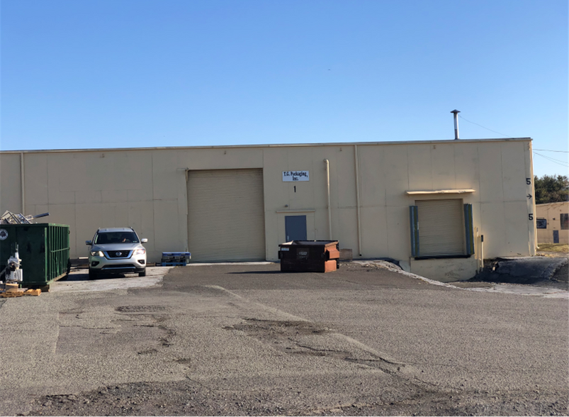 More Photos Of 20 N Front St, Bally Distribution For Sale