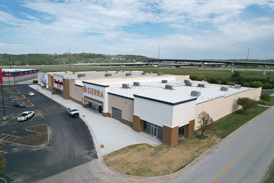 More Photos Of 3101-3221 Manawa Centre Dr, Council Bluffs Unknown For Lease