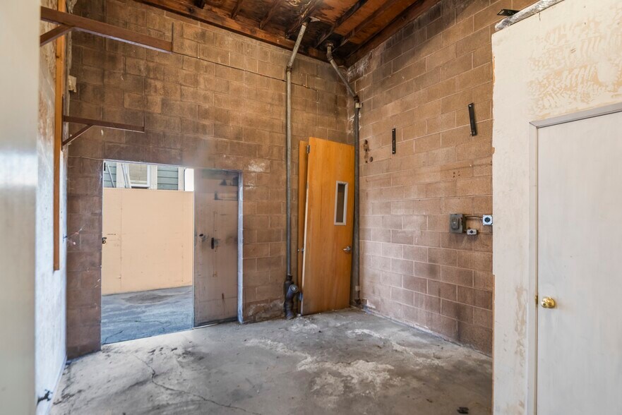More Photos Of 585 W Hedding St, San Jose Service For Sale
