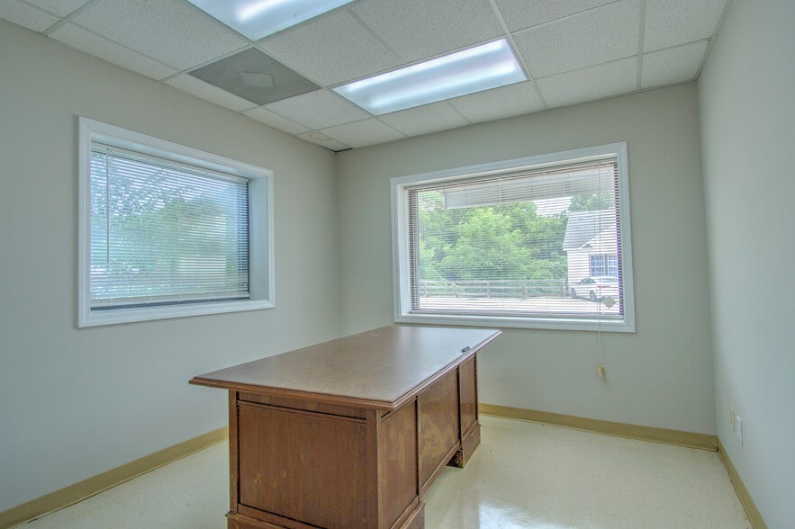 More Photos Of 651 W Broad St, Athens Medical For Lease