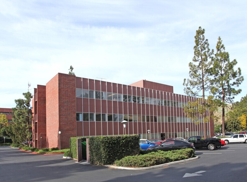 More Photos Of 2220 Lynn Rd, Thousand Oaks Medical For Lease