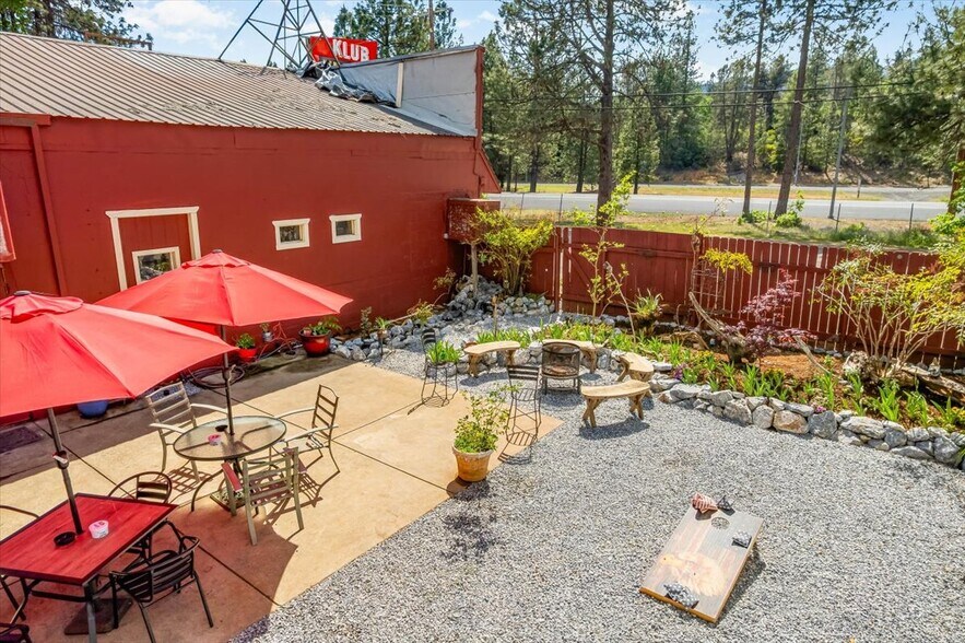 More Photos Of 21375 Main St, Lakehead General Retail For Sale