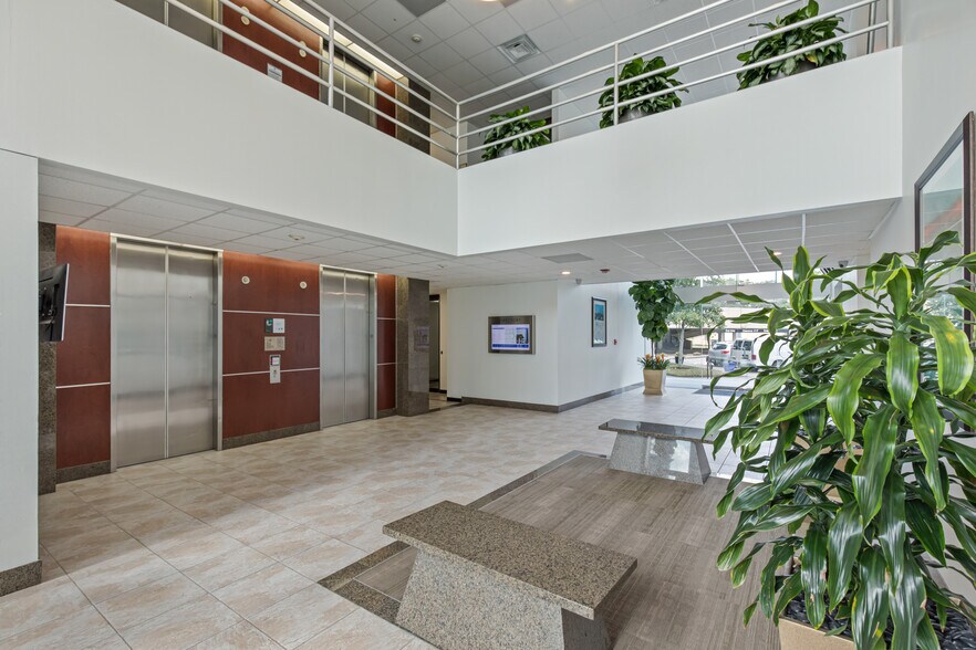 More Photos Of 601 Sawyer St, Houston Office For Lease