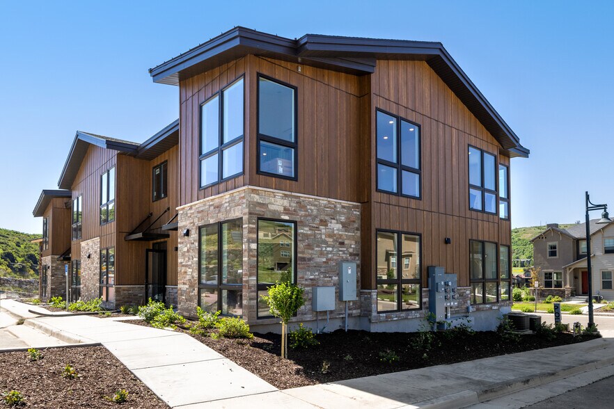More Photos Of 1076 Spring Rd, Kamas Office Residential For Lease