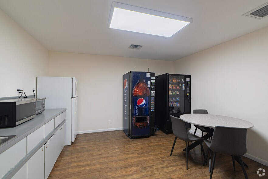 More Photos Of 5701 NW 88th Ave, Tamarac Office For Lease