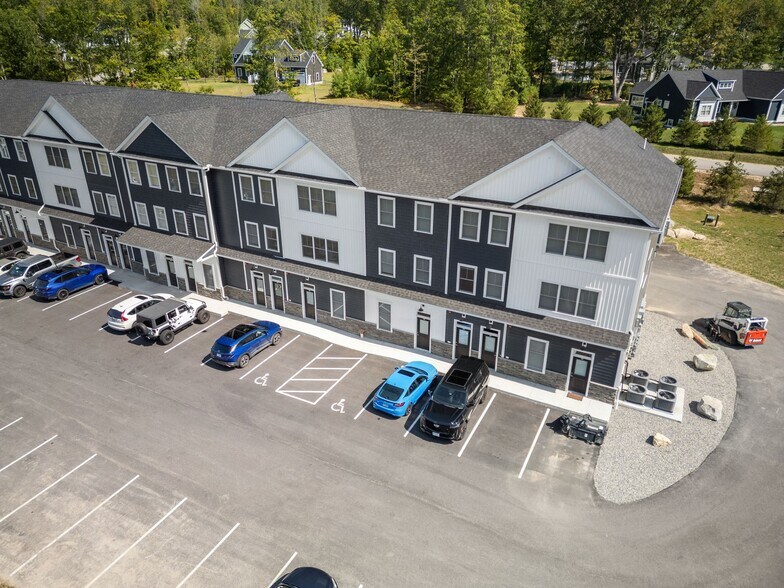 More Photos Of 3 Quill Lane, Barrington Apartments For Lease