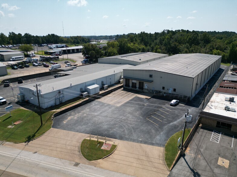 More Photos Of 2307 E Erwin St, Tyler Distribution For Sale