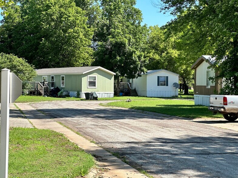 More Photos Of 620 Country Club Rd, Pratt Manufactured Housing Mobile Home Park For Sale