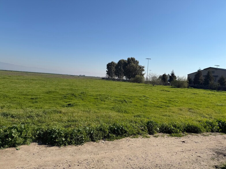 More Photos Of South Doctor Martin Luther King Junior Boulevard @ Watts Drive, Bakersfield Land For Sale