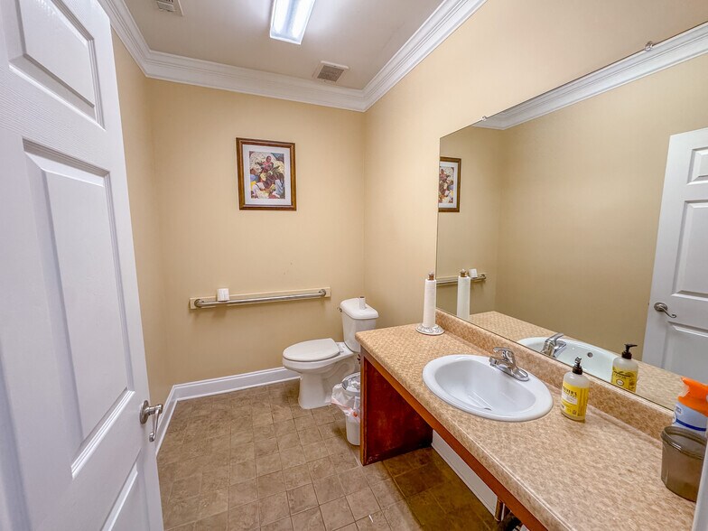 More Photos Of 1040 Indian Trail Lilburn Rd, Lilburn Office For Lease