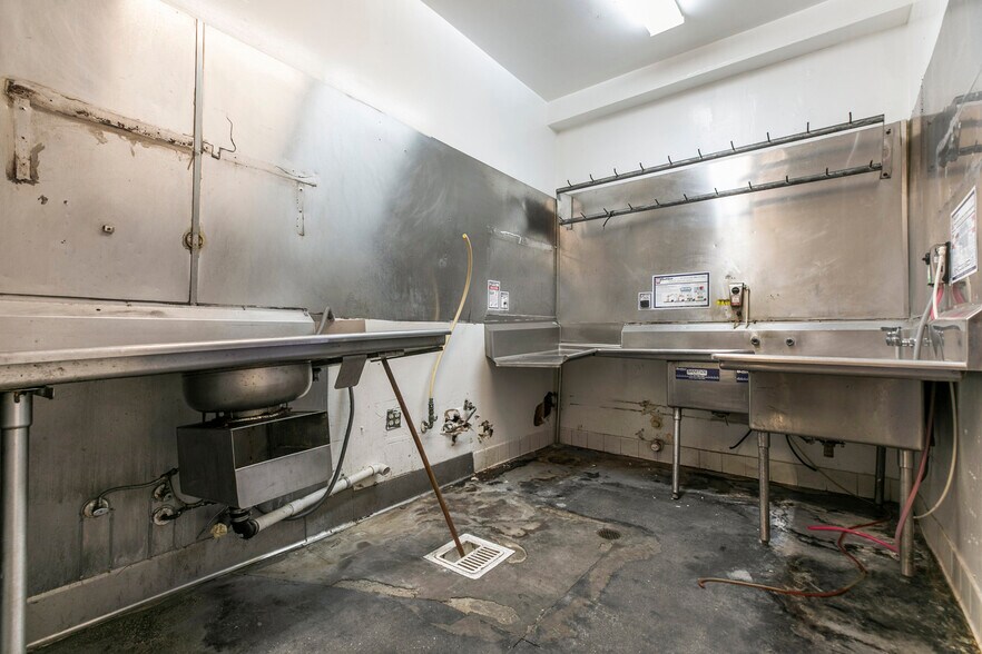 More Photos Of 6340 Yucca St, Los Angeles Restaurant For Sale