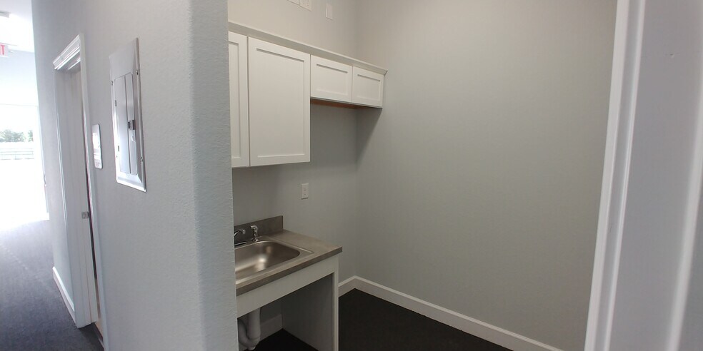 More Photos Of 660 S Bagdad Rd, Leander Office For Sale