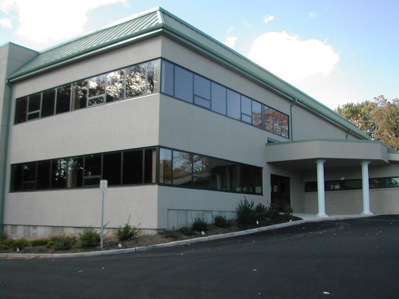 More Photos Of 345 N Main St, New City Office For Lease