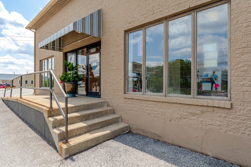 More Photos Of 1715 Stefko Blvd, Bethlehem Flex For Sale