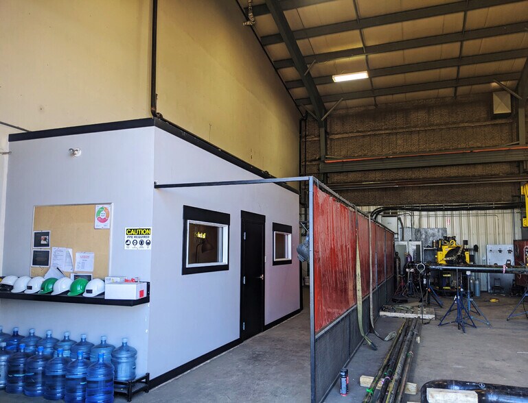 More Photos Of 1404 10th St, Nisku Warehouse For Lease