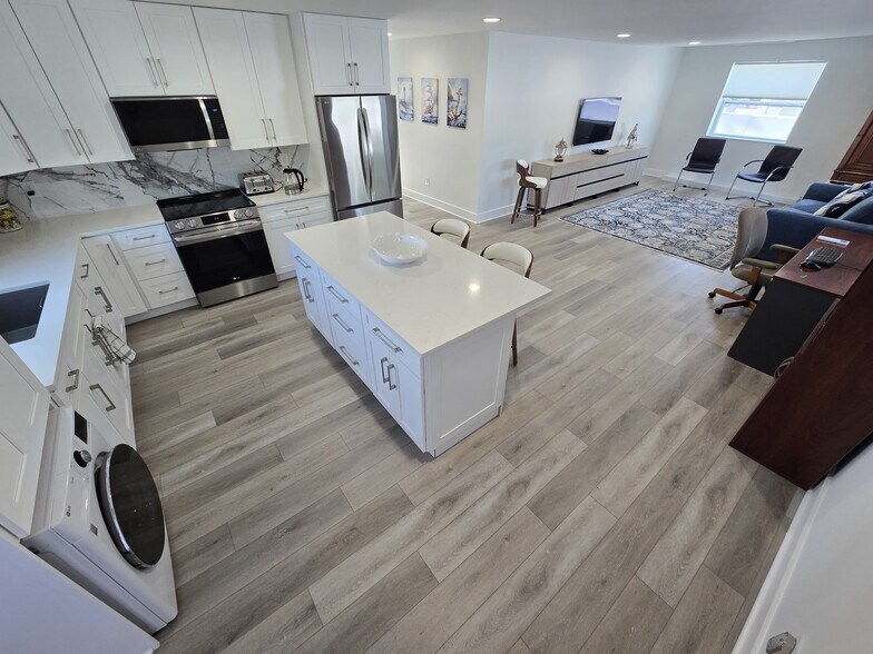 More Photos Of 1583 E Oakland Park Blvd, Oakland Park Freestanding For Sale