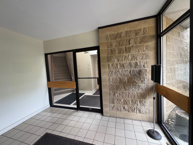 More Photos Of 168 Ayer Rd, Littleton Warehouse For Lease