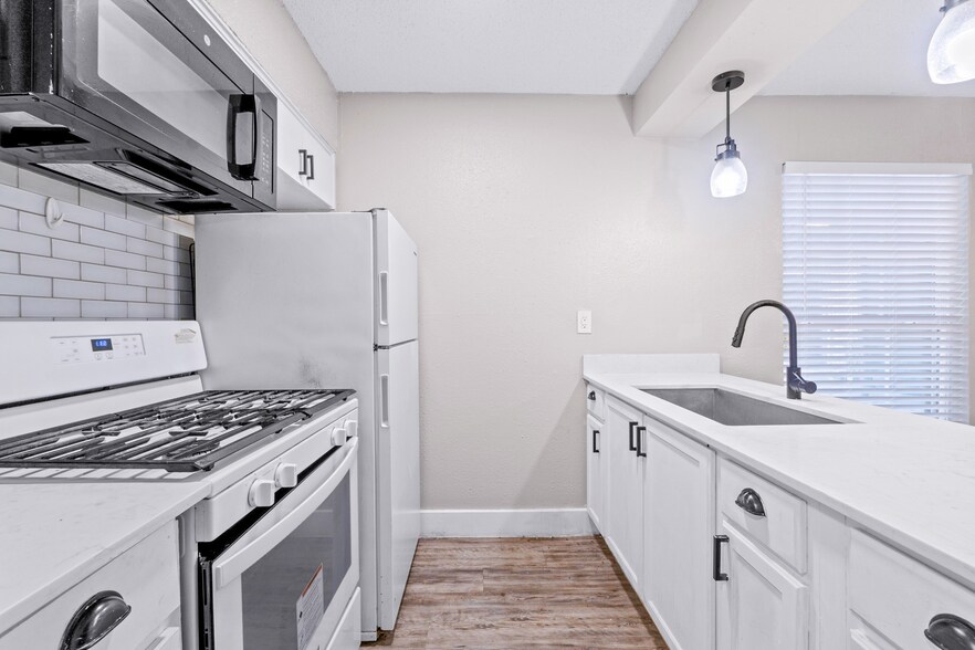 More Photos Of 1220 W Anderson Ln, Austin Apartments For Sale