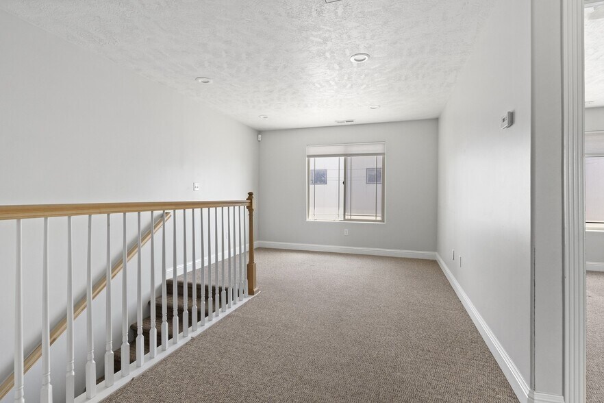 More Photos Of 910 W State St, Lehi Office For Sale