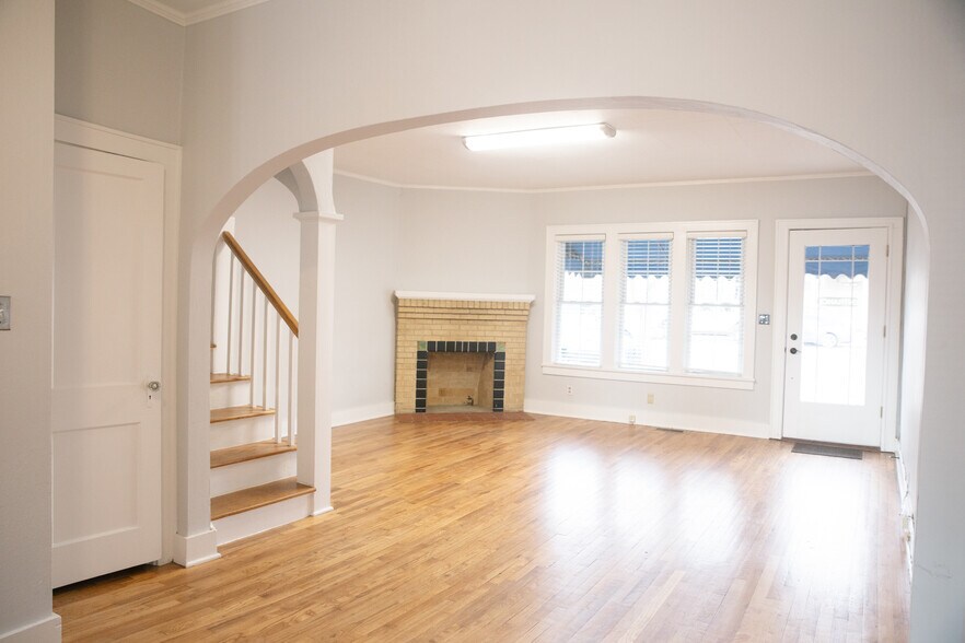 More Photos Of 355 N College Ave, Fayetteville Office For Sale