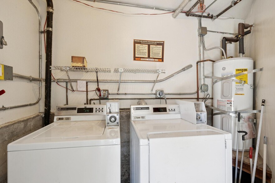 More Photos Of 459 Stow Ave, Oakland Apartments For Sale