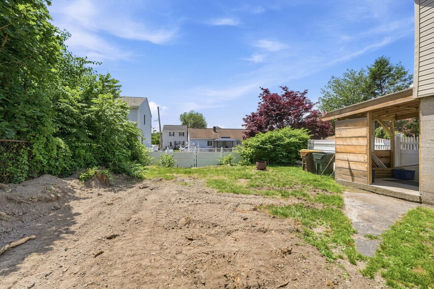 More Photos Of 415 Anthony St, Fall River Flex For Sale