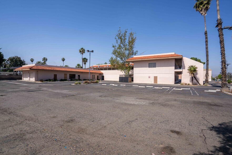 More Photos Of 2627 W Florida Ave, Hemet Office For Sale