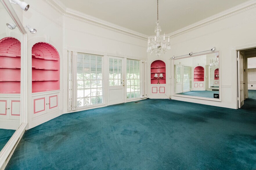 More Photos Of 2028 Vineville Ave, Macon-Bibb General Retail For Sale