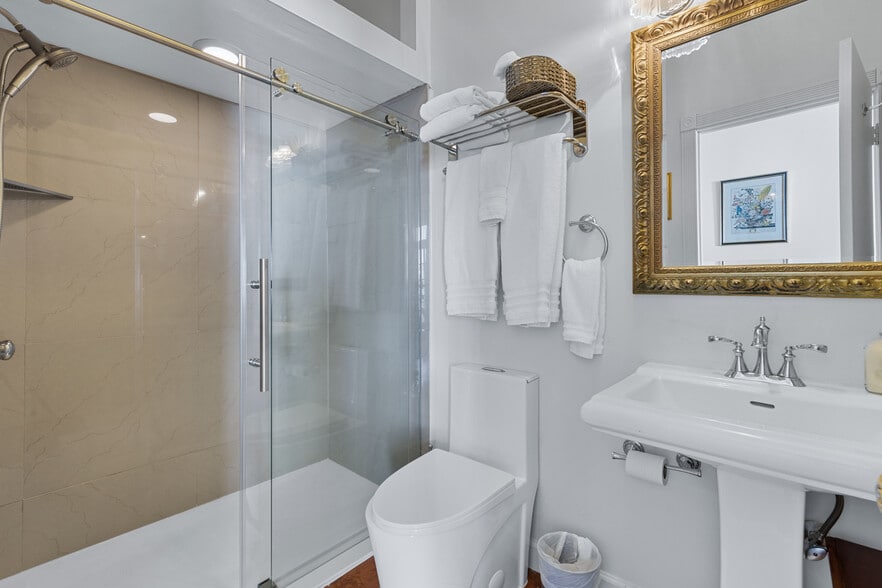 More Photos Of 402 E Gaston St, Savannah Hospitality For Sale